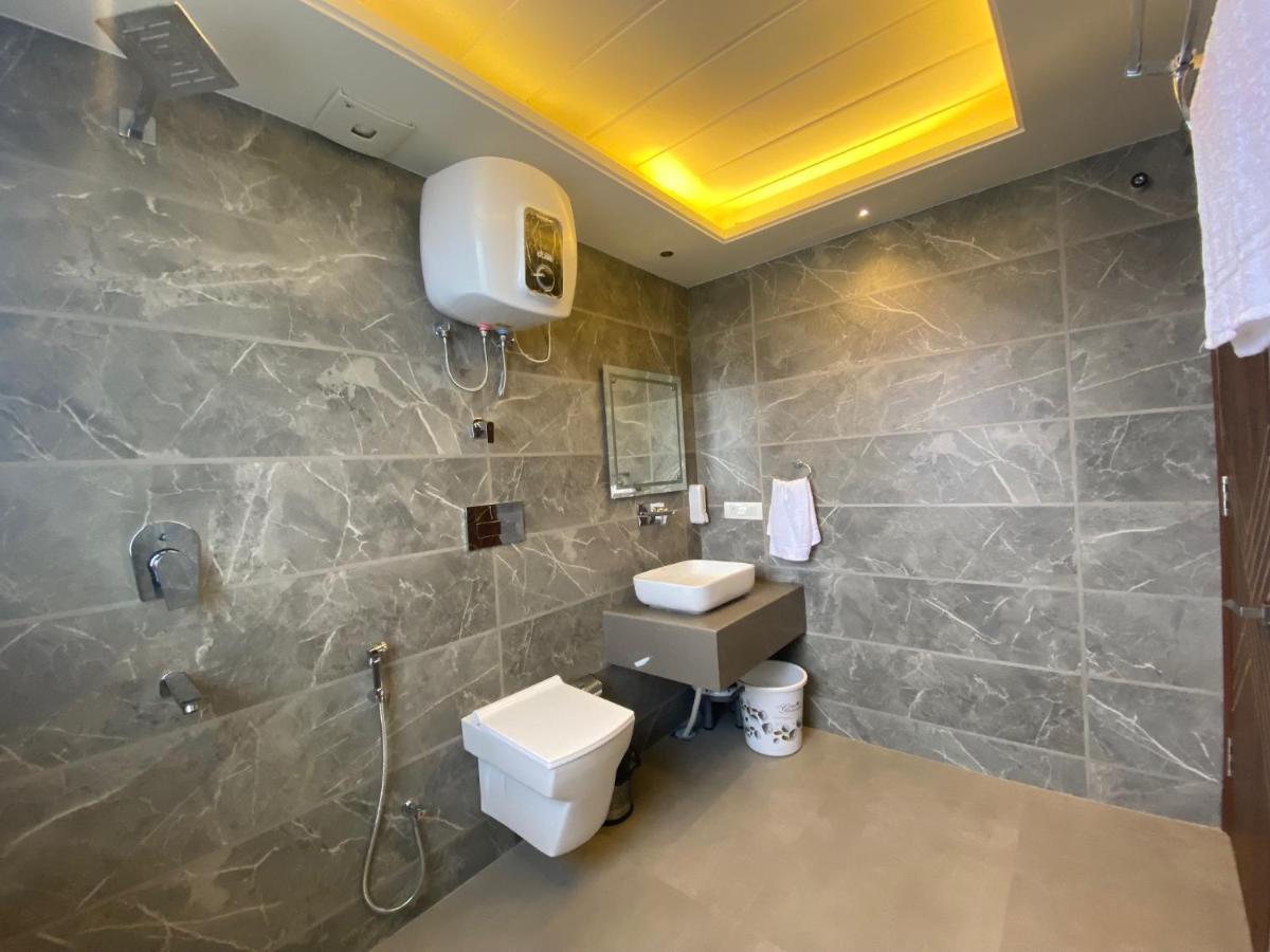 The Westberry 50Mtrs Offroading And 50 Mtrs Nature Path Bed and Breakfast Σίμλα Εξωτερικό φωτογραφία
