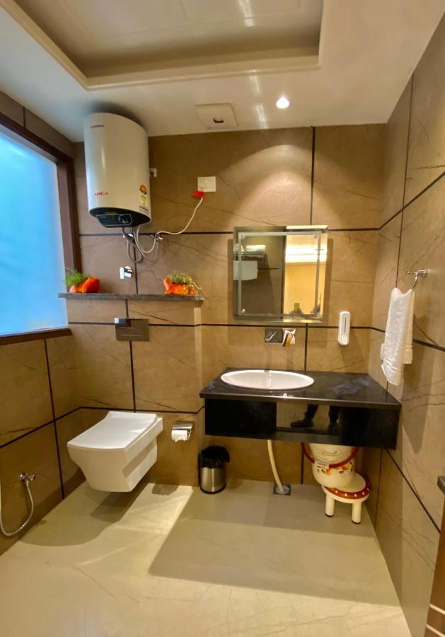The Westberry 50Mtrs Offroading And 50 Mtrs Nature Path Bed and Breakfast Σίμλα Εξωτερικό φωτογραφία