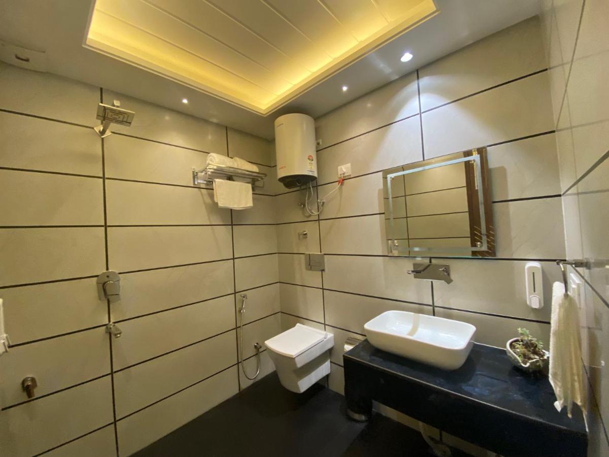 The Westberry 50Mtrs Offroading And 50 Mtrs Nature Path Bed and Breakfast Σίμλα Εξωτερικό φωτογραφία